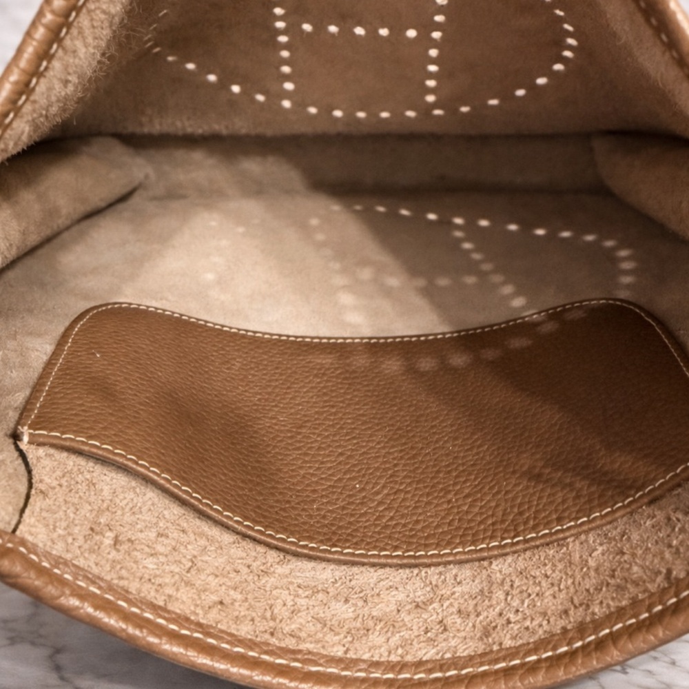 Hermès Evelyne III PM 29 Gold Clemence Leather Crossbody Bag Palladium Hardware - Picture 4 of 11